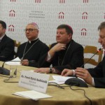 Od lewej: dr Michał Laszczkowski, ks. bp. Artur Miziński, ks. bp. Witalij Skomarowski i rzecznik Konferencji Episkopatu Polski ks. Paweł Rytel-Andrianik